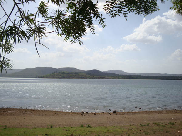 Image credit: http://www.bharatestates.com/blog/wp-content/uploads/2010/01/khadakwasla-reservoir-pune.jpg
