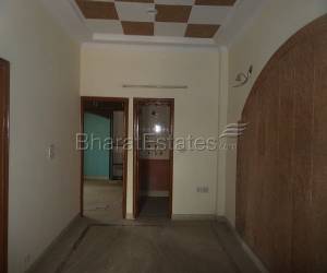 Corner 3 bhk Apartment/Flat for sale in Rohini