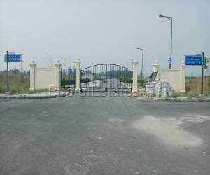    Plots on Raebareli road â€“ DLF Garden City 