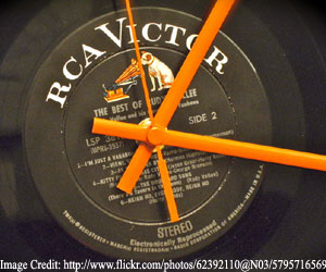 vinyl-clock