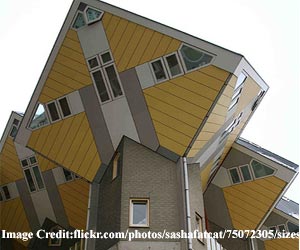 int-cube-house